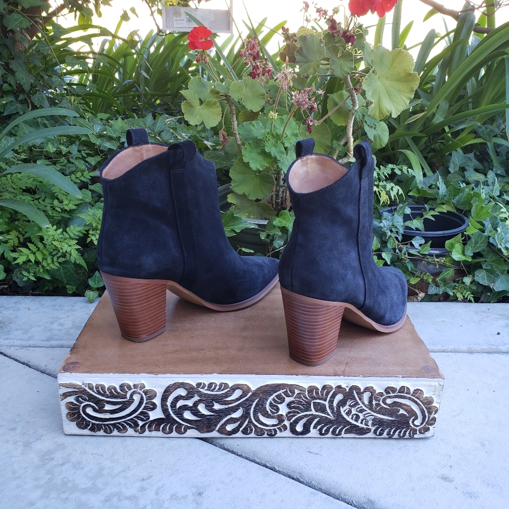 Chic Franco Sarto Suede Booties - Picture 11 of 12